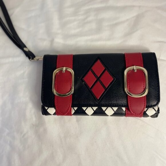 Harley Quinn Diamond Patterned Tri-fold  3 in 1 Clutch/ Wristlet/ Wallet - Picture 1 of 4
